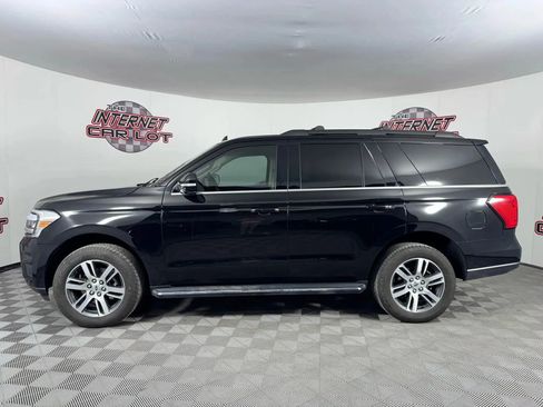 Used 2023 Ford Expedition XLT image 4