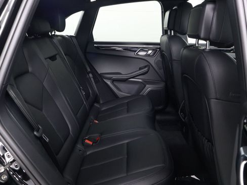 Certified 2026 Porsche Macan AWD/4WD image 32