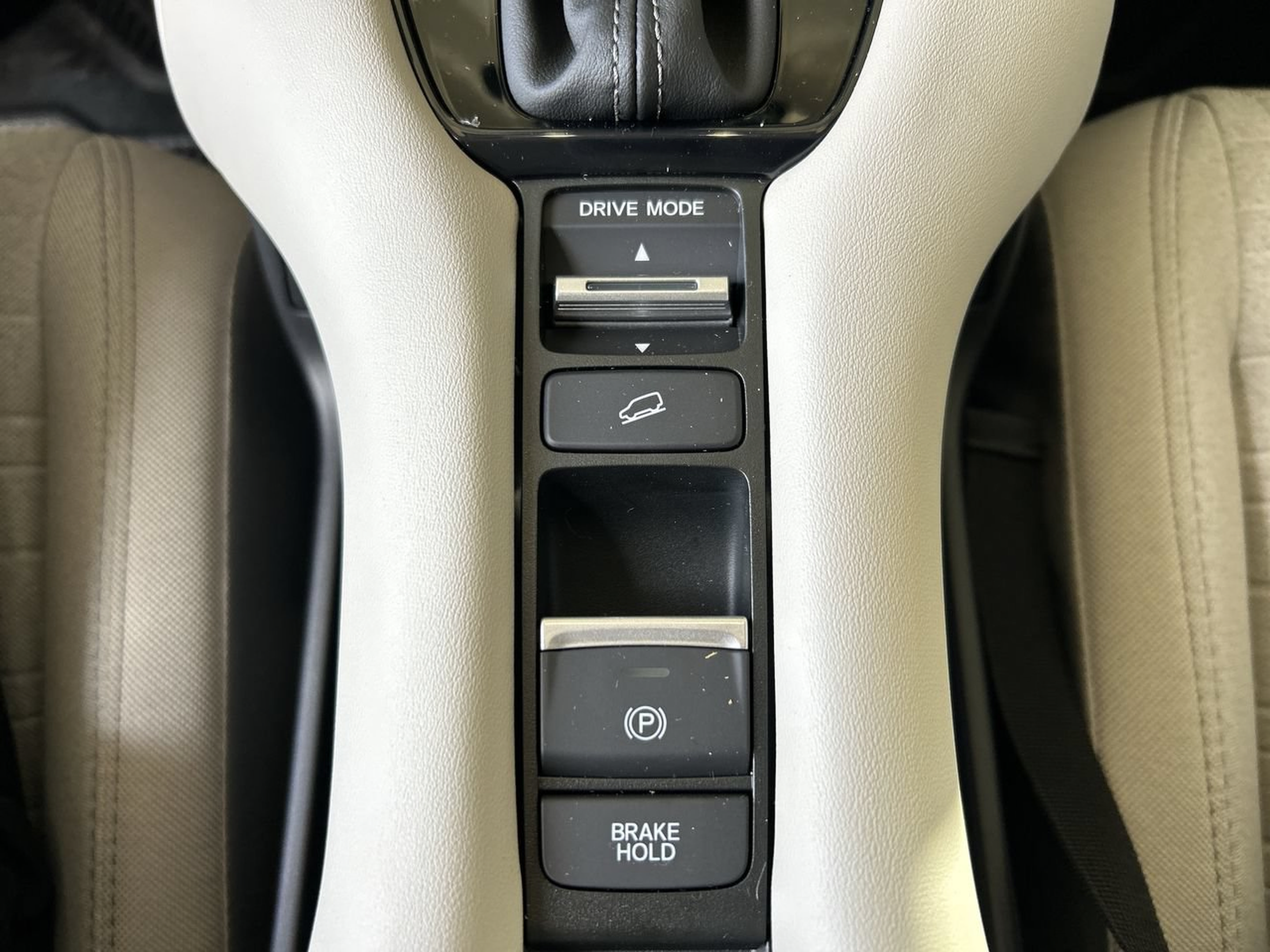 Certified 2025 Honda HR-V LX image 24