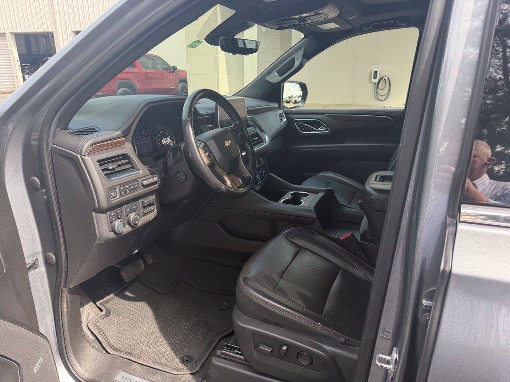 Used 2021 Chevrolet Tahoe High Country w/ Premium Package AWD/4WD image 16