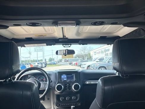 Used 2012 Jeep Wrangler Unlimited Rubicon AWD/4WD image 29