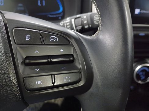 Used 2024 Hyundai Venue SEL image 14