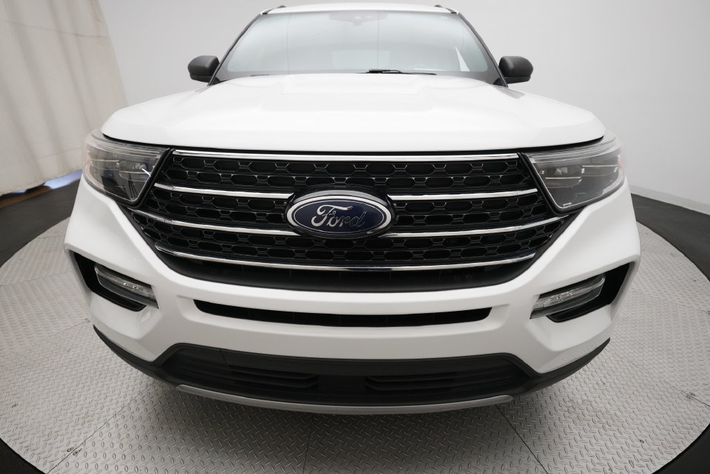 Used 2020 Ford Explorer XLT w/ Equipment Group 202A AWD/4WD image 22