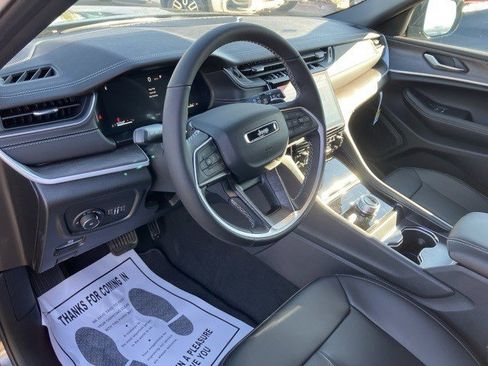 New 2025 Jeep Grand Cherokee L Limited image 13