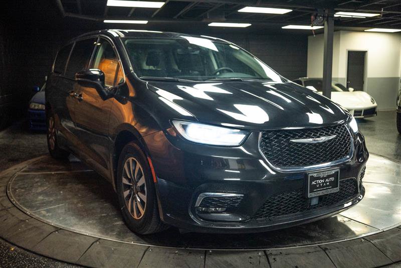 Used 2023 Chrysler Pacifica Touring-L FWD image 5