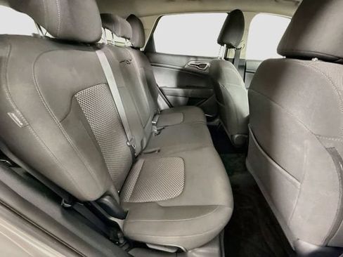 Used 2024 Kia Sportage LX AWD/4WD image 26