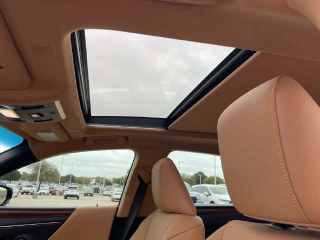 Used 2025 Lexus ES 350 w/ Premium Package FWD image 23