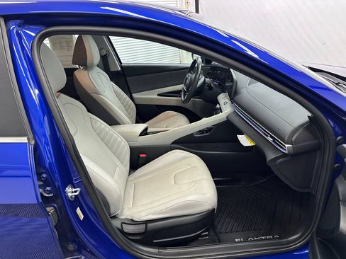 Used 2023 Hyundai Elantra Limited FWD image 15