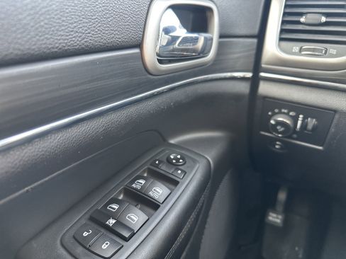 Used 2020 Jeep Grand Cherokee Limited w/ Luxury Group II image 36