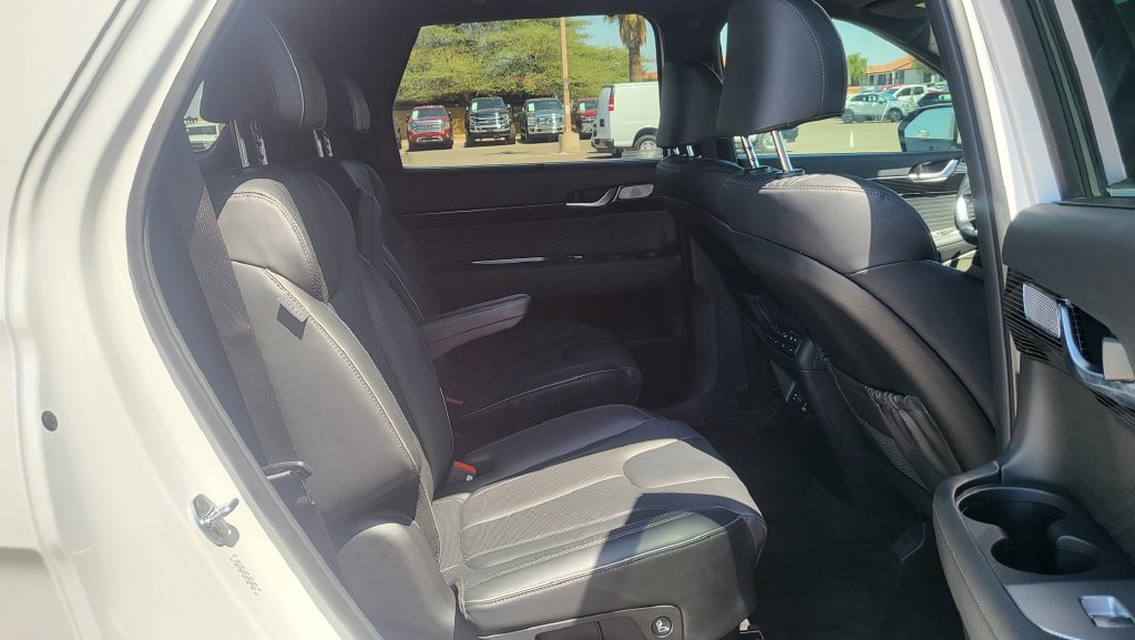 Used 2025 Hyundai Palisade Calligraphy FWD image 24