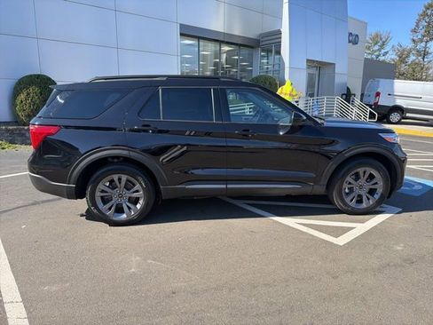 Used 2023 Ford Explorer XLT w/ Equipment Group 202A AWD/4WD image 8