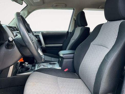 Used 2016 Toyota 4Runner SR5 AWD/4WD image 9