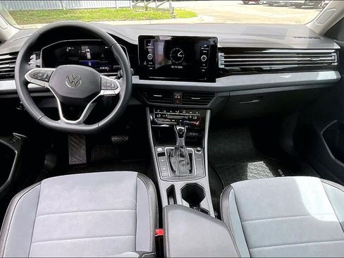 Used 2026 Volkswagen Jetta SE w/ Black Wheel Package FWD image 3