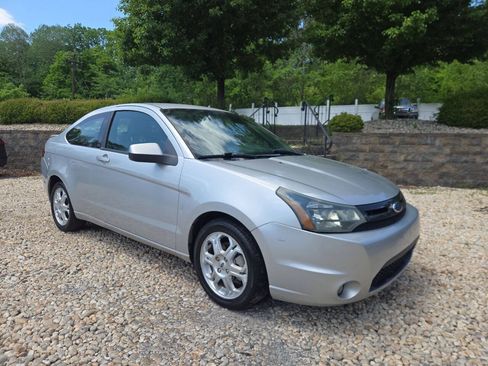 Used 2009 Ford Focus SE FWD image 1