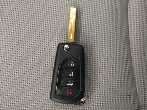 Used 2022 Toyota Corolla LE FWD image 32