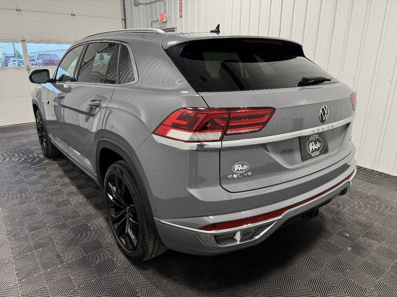 Used 2021 Volkswagen Atlas Cross Sport SEL Premium R-Line w/ Cross Sport MDO Package AWD/4WD image 4