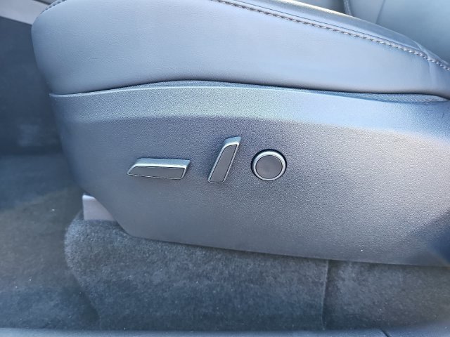 Used 2024 Tesla Model Y Long Range AWD/4WD image 31