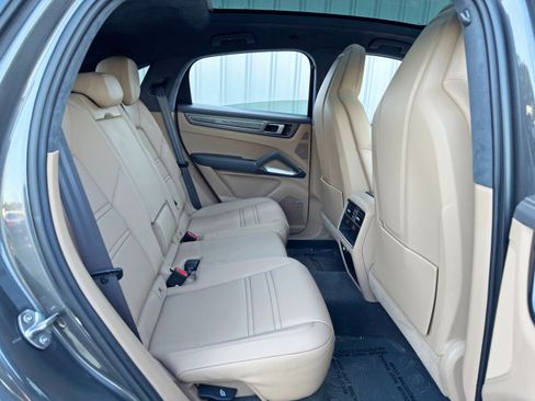 Used 2022 Porsche Cayenne Turbo S image 46