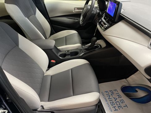 Used 2025 Toyota Corolla LE FWD image 35