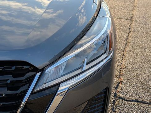 Used 2023 Nissan Kicks SV image 9