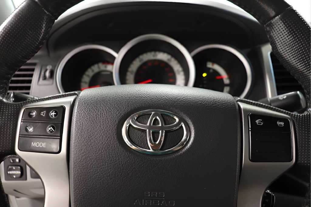 Used 2013 Toyota Tacoma 4x4 Double Cab w/ TRD Sport Pkg image 10
