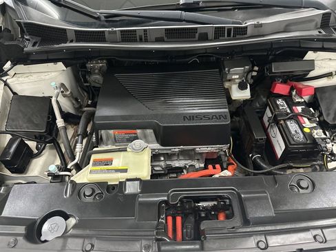Used 2018 Nissan Leaf SV w/ SV Technology Package FWD image 13