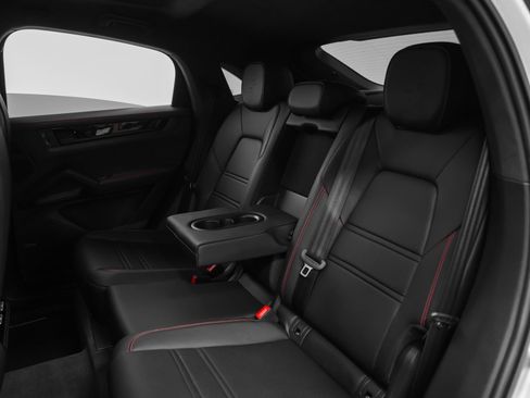 Certified 2025 Porsche Cayenne GTS AWD/4WD image 49