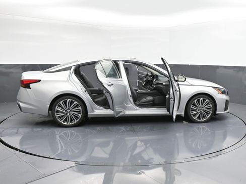 Used 2023 Nissan Altima 2.5 SL image 37