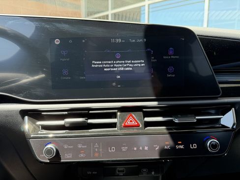 Used 2025 Kia Niro EX FWD image 22