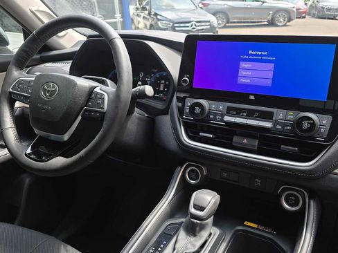 Used 2024 Toyota Grand Highlander AWD image 11