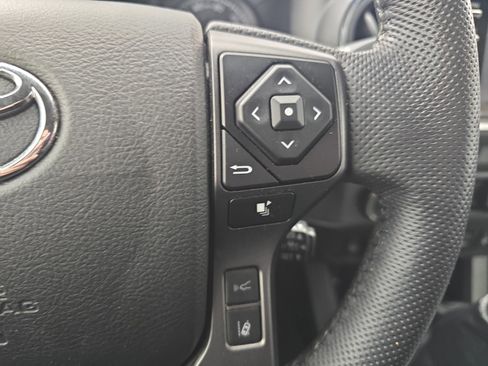 Used 2022 Toyota Tacoma TRD Sport image 17