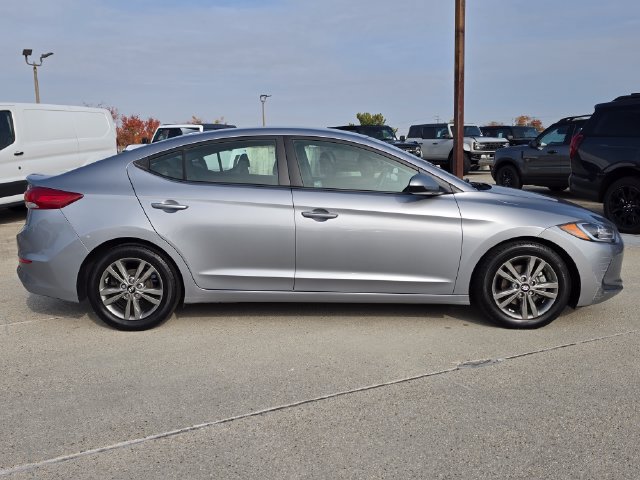 Used 2017 Hyundai Elantra SE FWD image 4