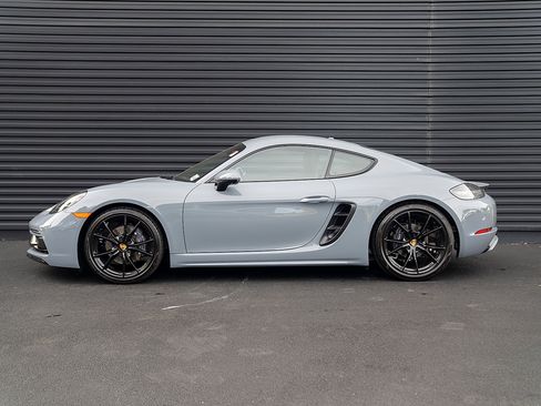 Used 2025 Porsche 718 Cayman RWD image 2