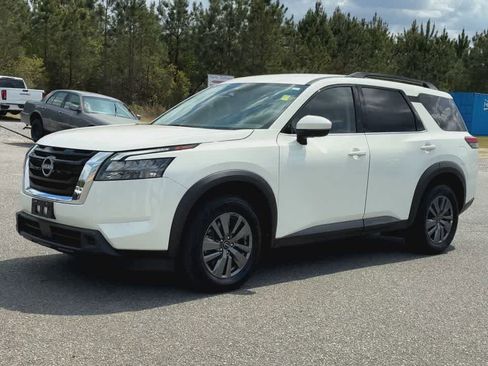 Used 2025 Nissan Pathfinder SV image 4