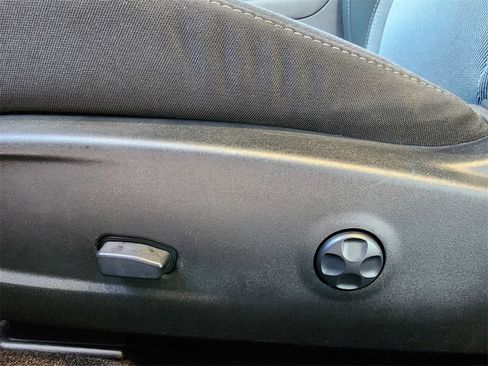 Used 2016 Dodge Challenger R/T image 17