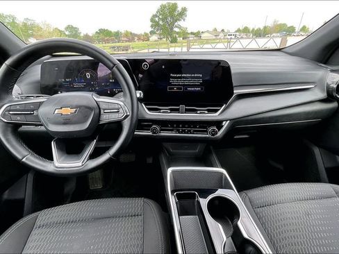 Used 2025 Chevrolet Equinox LT FWD image 13