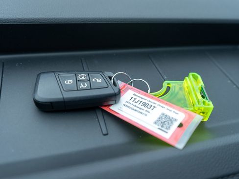 Used 2019 Volkswagen Atlas SEL R-Line image 32