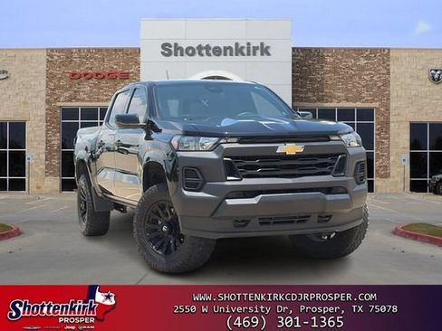 Used 2023 Chevrolet Colorado W/T w/ Advanced Trailering Package AWD/4WD image 1