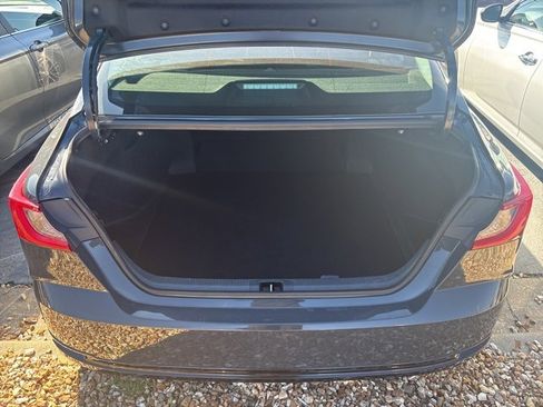 Used 2025 Toyota Camry XLE image 7