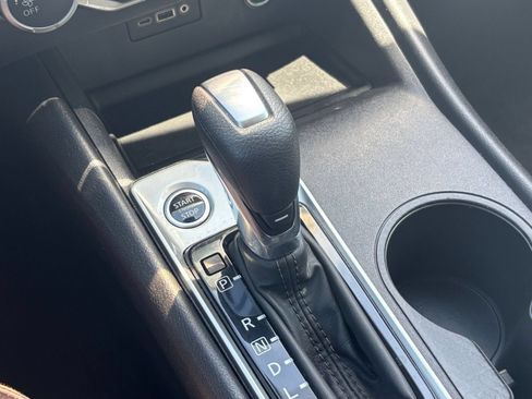 Used 2025 Nissan Altima 2.5 SV FWD image 39