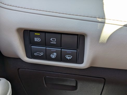 Used 2021 Toyota Highlander Platinum FWD image 25