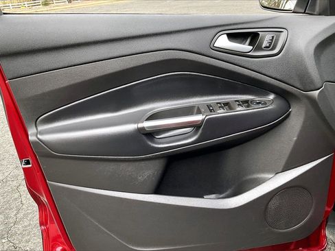 Used 2019 Ford Escape SE image 25