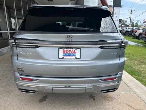 Used 2025 Buick Enclave Avenir w/ Super Cruise Package FWD image 6