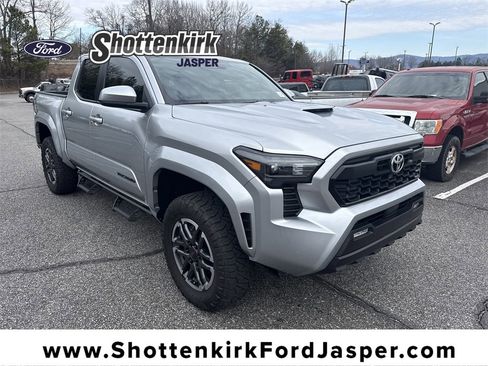 Used 2024 Toyota Tacoma TRD Sport image 1