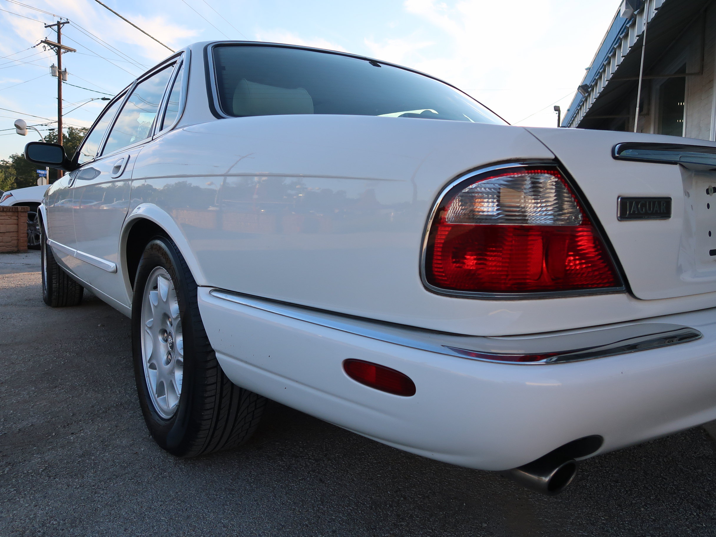 Used 1999 Jaguar XJ8 RWD image 10