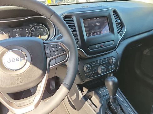 Used 2020 Jeep Cherokee Latitude Plus image 34