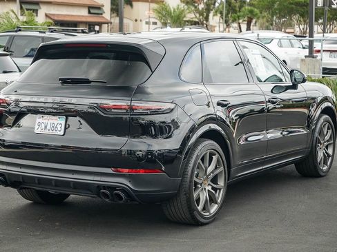 Used 2023 Porsche Cayenne Platinum Edition AWD/4WD image 5