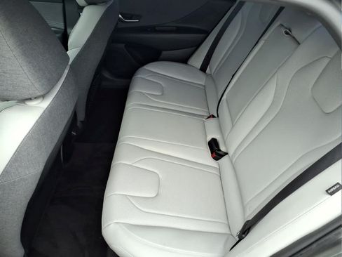 Used 2025 Hyundai Elantra Limited FWD image 12