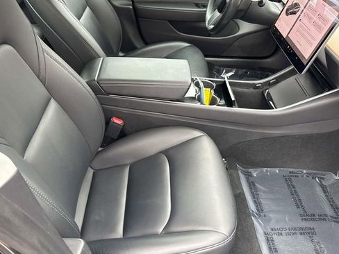 Used 2018 Tesla Model 3 Performance image 9