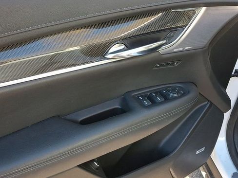 Used 2020 Cadillac XT6 Sport image 12